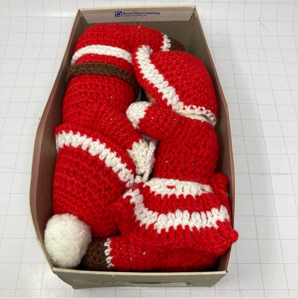 Vintage crochet Handicrafts Cute / Creepy Santa & Mrs. Claus plush 11” doll kit - Picture 10 of 10